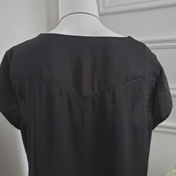 Comfy Soft Cap Sleeve Blouse Yolk Seam Back Design And Curved Trim - Picture 5 of 9